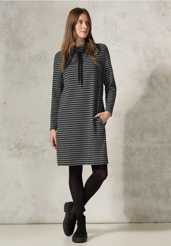 Kleid mit Streifenstruktur